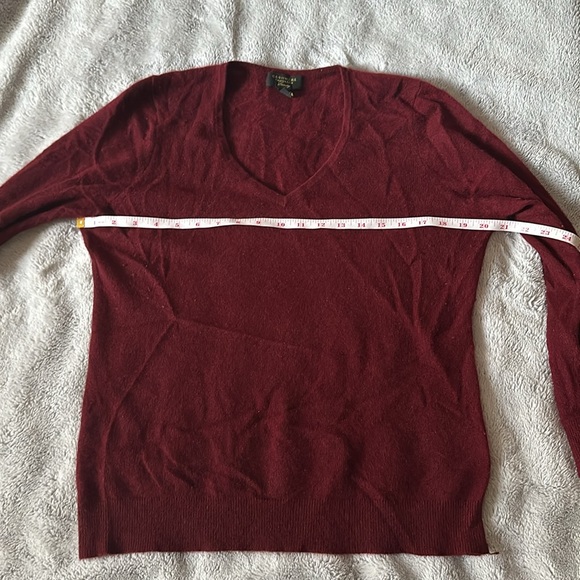Used 100% Cashmere Women's V-Neck Long-Sleeve Sweater size Large Crantini color - Picture 5 of 10